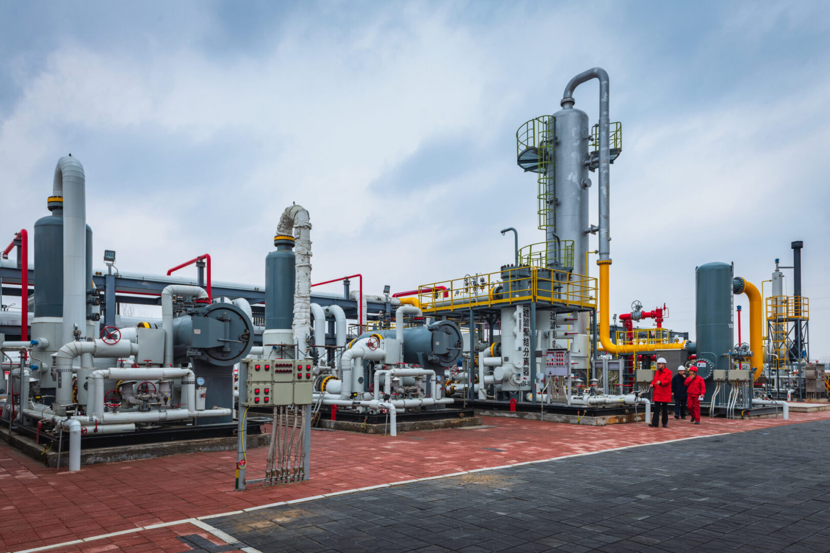 A gas station with many pipes and valves.